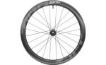 ## Zipp 303 S Disc CL 28 Zoll Hinterrad – Tubeless-Laufrad mit SRAM XDR Das **Zipp 303 S Disc CL 28 Zoll Hinterrad, Tubeless SRAM XDR** ist ein modernes und leistungsorientiertes Hinterrad für Rennräder mit Scheibenbremsen. Es wurde entwickelt, um Geschwindigkeit, Effizienz und Fahrkomfort miteinander zu verbinden. Besonders auf langen Straßenfahrten, schnellen Trainingsrunden und abwechslungsreichen Strecken spielt das Laufrad seine Stärken aus. Dank der hochwertigen Konstruktion und der Möglichkeit, das Laufrad **tubeless** zu fahren, bietet das Zipp 303 S eine interessante Lösung für anspruchsvolle Rennradfahrer. Gleichzeitig sorgt die moderne Laufradtechnologie für ein ausgewogenes Verhältnis zwischen geringem Gewicht, Stabilität und Alltagstauglichkeit. ### Aerodynamisches und modernes Laufraddesign Das Zipp 303 S Disc CL Hinterrad wurde mit Blick auf effizientes Fahren entwickelt. Das Laufrad besitzt eine moderne Felgenkonstruktion, die eine gute Kombination aus Aerodynamik und geringem Rollwiderstand ermöglicht. Dadurch eignet es sich sowohl für sportliche Fahrten als auch für längere Touren. Die **28-Zoll-Ausführung** entspricht dem gängigen Laufradformat moderner Rennräder und ermöglicht ein direktes sowie kontrolliertes Fahrverhalten. Gerade bei höheren Geschwindigkeiten und längeren Distanzen profitieren Fahrer von der ausgewogenen Konstruktion des Laufrads. Darüber hinaus sorgt die Scheibenbremsen-Kompatibilität für eine zuverlässige und präzise Bremsleistung. Das ist besonders bei Abfahrten, wechselnden Wetterbedingungen und anspruchsvollen Strecken von Vorteil. ### Tubeless-Technologie für mehr Fahrkomfort Ein wesentlicher Vorteil des **Zipp 303 S Disc CL** ist die Tubeless-Kompatibilität. Bei Verwendung eines geeigneten Tubeless-Reifens kann auf einen klassischen Schlauch verzichtet werden. Dadurch lassen sich Reifen mit einem niedrigeren Luftdruck fahren, was den Fahrkomfort auf unterschiedlichen Straßenoberflächen verbessern kann. Außerdem kann ein passendes Tubeless-System dazu beitragen, den Rollwiderstand zu reduzieren. Gleichzeitig bietet es einen zusätzlichen Schutz vor klassischen Schlauchpannen durch Durchstiche. Für Fahrer, die Wert auf Komfort und Performance legen, ist diese Technologie deshalb besonders interessant. ### SRAM XDR Freilaufkörper Das Hinterrad ist mit einem **SRAM XDR-Freilaufkörper** ausgestattet. Dadurch ist es für entsprechende SRAM-Kassetten ausgelegt und bietet eine moderne Basis für leistungsorientierte Rennrad-Antriebe. Der XDR-Standard ermöglicht die Verwendung kompatibler Kassetten mit einer breiten Übersetzungsbandbreite. Damit lässt sich der Antrieb je nach Einsatzbereich auf schnelle flache Strecken, lange Anstiege oder abwechslungsreiche Touren abstimmen. ### Disc- und Center-Lock-Kompatibilität Das Zipp 303 S Hinterrad ist für Rennräder mit **Scheibenbremsen** konzipiert. Die Disc-Technologie bietet eine präzise Dosierung der Bremskraft und sorgt für zuverlässige Verzögerung. Die Bezeichnung **CL** steht für die Center-Lock-Aufnahme der Bremsscheibe. Dadurch lässt sich eine kompatible Center-Lock-Bremsscheibe einfach am Laufrad montieren. Vor dem Kauf sollte dennoch geprüft werden, ob Achsstandard, Kassette und Bremsscheibe mit dem vorhandenen Fahrrad kompatibel sind. ### Vielseitig einsetzbar Das **Zipp 303 S Disc CL 28 Zoll Hinterrad** eignet sich hervorragend für sportliche Rennradfahrer, ambitionierte Hobbyfahrer und alle, die ihr Fahrrad mit einem modernen und leistungsfähigen Laufrad aufwerten möchten. Ob schnelle Trainingsrunde, lange Wochenendtour oder anspruchsvolle Strecke mit zahlreichen Höhenmetern – das Zipp 303 S bietet eine vielseitige Grundlage für unterschiedliche Einsatzbereiche. Besonders die Kombination aus Tubeless-Technologie, moderner Felgenkonstruktion und SRAM-XDR-Freilauf macht das Hinterrad zu einer interessanten Wahl für moderne Rennrad-Setups. ### Hochwertige Zipp-Qualität Zipp ist für hochwertige Laufräder bekannt, die auf die Anforderungen sportlicher Radfahrer abgestimmt sind. Das 303-S-Modell verbindet diese sportliche Ausrichtung mit einer vergleichsweise unkomplizierten Alltagstauglichkeit. Die Konstruktion wurde darauf ausgelegt, ein direktes Fahrgefühl zu vermitteln und gleichzeitig einen hohen Komfort auf unterschiedlichen Straßenbelägen zu ermöglichen. Dadurch eignet sich das Laufrad nicht nur für reine Wettkampfeinsätze, sondern auch für intensive Trainingseinheiten und lange Ausfahrten. ### Fazit Das **Zipp 303 S Disc CL 28 Zoll Hinterrad, Tubeless SRAM XDR** ist eine moderne und vielseitige Wahl für Rennradfahrer, die Wert auf Performance, Komfort und eine zeitgemäße Ausstattung legen. Die **28-Zoll-Laufradgröße**, die **Tubeless-Kompatibilität**, die **Scheibenbremsen-Ausführung** und der **SRAM-XDR-Freilaufkörper** machen es zu einer attraktiven Ergänzung für kompatible Rennräder. Wer sein Fahrrad mit einem hochwertigen Hinterrad für schnelle Trainingsfahrten, lange Touren und sportliche Einsätze ausstatten möchte, erhält mit dem Zipp 303 S eine leistungsorientierte Lösung mit moderner Technologie. **Wichtiger Hinweis:** Vor der Montage sollten die Kompatibilität mit dem Fahrrad, der Achsstandard, die Anzahl und Art der Speichen, die verwendete SRAM-XDR-Kassette sowie die passende Center-Lock-Bremsscheibe überprüft werden. Für die Tubeless-Nutzung müssen kompatible Reifen, Felgenband und Dichtmilch entsprechend den Herstellerangaben verwendet werden.