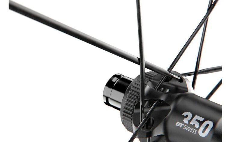 DT Swiss ER 1600 Spline 30 DB 28"- Hinterrad, Shimano ROAD