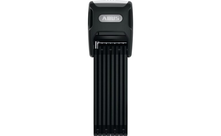 ## ABUS Bordo Big Alarm 6000KA/120 SH Faltschloss Das **ABUS Bordo Big Alarm 6000KA/120 SH Faltschloss** kombiniert die bewährte Konstruktion der ABUS-BORDO-Familie mit einer integrierten Alarmfunktion und bietet damit eine besonders interessante Sicherheitslösung für hochwertige Fahrräder und E-Bikes. Mit einer Länge von **120 cm** ermöglicht das Faltschloss ein komfortables Anschließen des Fahrrads an festen Gegenständen. Gleichzeitig lässt es sich nach der Verwendung platzsparend zusammenfalten und mit der mitgelieferten SH-Halterung direkt am Fahrrad transportieren. ### Hoher Schutz durch stabile Konstruktion Das Schloss besteht aus miteinander verbundenen Schließstäben, die durch spezielle Nieten miteinander verbunden sind. Diese Konstruktion verbindet die hohe Widerstandsfähigkeit eines Faltschlosses mit der Flexibilität, die beim Anschließen eines Fahrrads im Alltag benötigt wird. Darüber hinaus bietet die Länge von **120 cm** viel Spielraum. Dadurch lässt sich das Fahrrad nicht nur an kleineren festen Objekten befestigen, sondern auch komfortabler an größeren Fahrradständern, Laternen oder anderen geeigneten Anschließmöglichkeiten sichern. ### Integrierte Alarmfunktion Eine besondere Eigenschaft des **ABUS Bordo Big Alarm 6000KA/120 SH** ist die integrierte elektronische Alarmfunktion. Sie bietet eine zusätzliche Schutzebene und kann dazu beitragen, Manipulations- oder Diebstahlversuche frühzeitig aufmerksam zu machen. Das Schloss verfügt über akustische Signale, die unter anderem den Batterie- und Aktivitätsstatus anzeigen. Für den Transport gibt es außerdem eine praktische Transportposition: Wird der Schließstab nicht vollständig eingesteckt, bleibt die Alarmfunktion deaktiviert. Wird der Schließstab dagegen vollständig eingesteckt und das Schloss abgeschlossen, wird die Alarmfunktion aktiviert. ### ABUS XPlus-Zylinder Für zusätzlichen Schutz ist das Faltschloss mit einem **ABUS XPlus-Zylinder** ausgestattet. Dieser wurde speziell entwickelt, um einen hohen Schutz gegen Manipulationsversuche wie beispielsweise Picking zu bieten. Damit eignet sich das Schloss besonders für Nutzer, die ihr hochwertiges Fahrrad oder E-Bike regelmäßig im öffentlichen Raum abstellen und Wert auf ein erhöhtes Sicherheitsniveau legen. ### Praktische SH-Halterung Zum Lieferumfang gehört die **SH-Schlosshalterung**, mit der das Faltschloss bequem am Fahrrad transportiert werden kann. Dadurch muss das relativ schwere Schloss nicht während der gesamten Fahrt in einem Rucksack oder einer Tasche mitgeführt werden. Nach dem Abschließen kann das Faltschloss wieder zusammengefaltet und in der Halterung befestigt werden. Somit bleibt es während der Fahrt ordentlich verstaut und ist bei Bedarf schnell wieder verfügbar. ### Geeignet für hochwertige Fahrräder und E-Bikes ABUS empfiehlt das **Bordo Big Alarm 6000KA/120 SH** insbesondere zur Absicherung guter und hochwertiger Zweiräder bei erhöhtem Diebstahlrisiko. Mit einem Gewicht von etwa **1.700 g** bietet das Schloss eine robuste Sicherheitslösung, wobei das höhere Gewicht durch die zusätzliche Alarmtechnik und die stabile Konstruktion bedingt ist. Die schwarze Ausführung sorgt gleichzeitig für ein dezentes Erscheinungsbild und passt optisch zu zahlreichen Fahrradtypen. ### Technische Daten * **Modell:** ABUS Bordo Big Alarm 6000KA/120 * **Produkttyp:** Faltschloss mit Alarmfunktion * **Farbe:** Schwarz * **Schließart:** Schlüssel * **Länge:** 120 cm * **Zylinder:** ABUS XPlus * **Alarmfunktion:** Ja * **Gewicht:** ca. 1.700 g * **Halterung:** SH-Halterung inklusive * **EAN:** 4003318620904 ### Fazit Das **ABUS Bordo Big Alarm 6000KA/120 SH Faltschloss** ist eine vielseitige Sicherheitslösung für Radfahrer, die ihr Fahrrad mit einem zusätzlichen akustischen Schutzmechanismus sichern möchten. Die Kombination aus stabilen Faltschlossstäben, **120 cm Länge**, **ABUS XPlus-Zylinder**, integrierter Alarmfunktion und praktischer SH-Halterung macht es besonders interessant für hochwertige Fahrräder und E-Bikes. Dank der faltbaren Konstruktion lässt sich das Schloss flexibel einsetzen und anschließend platzsparend am Fahrrad transportieren. Gleichzeitig sorgt die Alarmfunktion für eine zusätzliche Abschreckung bei Manipulationsversuchen. Wer Wert auf eine Kombination aus **Sicherheit, Flexibilität und komfortablem Transport** legt, erhält mit diesem ABUS-Faltschloss eine durchdachte Lösung für den täglichen Einsatz. **Hinweis:** Die technischen Angaben beziehen sich auf die von ABUS ausgewiesene Version **BORDO Big Alarm 6000KA/120 schwarz + Halter SH**. Technische Änderungen durch den Hersteller sind grundsätzlich möglich. Das **ABUS Bordo Big Alarm 6000KA/120 SH Faltschloss** kombiniert die bewährte Konstruktion der ABUS-BORDO-Familie mit einer integrierten Alarmfunktion und bietet damit eine besonders interessante Sicherheitslösung für hochwertige Fahrräder und E-Bikes. Mit einer Länge von **120 cm** ermöglicht das Faltschloss ein komfortables Anschließen des Fahrrads an festen Gegenständen. Gleichzeitig lässt es sich nach der Verwendung platzsparend zusammenfalten und mit der mitgelieferten SH-Halterung direkt am Fahrrad transportieren. ### Hoher Schutz durch stabile Konstruktion Das Schloss besteht aus miteinander verbundenen Schließstäben, die durch spezielle Nieten miteinander verbunden sind. Diese Konstruktion verbindet die hohe Widerstandsfähigkeit eines Faltschlosses mit der Flexibilität, die beim Anschließen eines Fahrrads im Alltag benötigt wird. Darüber hinaus bietet die Länge von **120 cm** viel Spielraum. Dadurch lässt sich das Fahrrad nicht nur an kleineren festen Objekten befestigen, sondern auch komfortabler an größeren Fahrradständern, Laternen oder anderen geeigneten Anschließmöglichkeiten sichern. ### Integrierte Alarmfunktion Eine besondere Eigenschaft des **ABUS Bordo Big Alarm 6000KA/120 SH** ist die integrierte elektronische Alarmfunktion. Sie bietet eine zusätzliche Schutzebene und kann dazu beitragen, Manipulations- oder Diebstahlversuche frühzeitig aufmerksam zu machen. Das Schloss verfügt über akustische Signale, die unter anderem den Batterie- und Aktivitätsstatus anzeigen. Für den Transport gibt es außerdem eine praktische Transportposition: Wird der Schließstab nicht vollständig eingesteckt, bleibt die Alarmfunktion deaktiviert. Wird der Schließstab dagegen vollständig eingesteckt und das Schloss abgeschlossen, wird die Alarmfunktion aktiviert. ### ABUS XPlus-Zylinder Für zusätzlichen Schutz ist das Faltschloss mit einem **ABUS XPlus-Zylinder** ausgestattet. Dieser wurde speziell entwickelt, um einen hohen Schutz gegen Manipulationsversuche wie beispielsweise Picking zu bieten. Damit eignet sich das Schloss besonders für Nutzer, die ihr hochwertiges Fahrrad oder E-Bike regelmäßig im öffentlichen Raum abstellen und Wert auf ein erhöhtes Sicherheitsniveau legen. ### Praktische SH-Halterung Zum Lieferumfang gehört die **SH-Schlosshalterung**, mit der das Faltschloss bequem am Fahrrad transportiert werden kann. Dadurch muss das relativ schwere Schloss nicht während der gesamten Fahrt in einem Rucksack oder einer Tasche mitgeführt werden. Nach dem Abschließen kann das Faltschloss wieder zusammengefaltet und in der Halterung befestigt werden. Somit bleibt es während der Fahrt ordentlich verstaut und ist bei Bedarf schnell wieder verfügbar. ### Geeignet für hochwertige Fahrräder und E-Bikes ABUS empfiehlt das **Bordo Big Alarm 6000KA/120 SH** insbesondere zur Absicherung guter und hochwertiger Zweiräder bei erhöhtem Diebstahlrisiko. Mit einem Gewicht von etwa **1.700 g** bietet das Schloss eine robuste Sicherheitslösung, wobei das höhere Gewicht durch die zusätzliche Alarmtechnik und die stabile Konstruktion bedingt ist. Die schwarze Ausführung sorgt gleichzeitig für ein dezentes Erscheinungsbild und passt optisch zu zahlreichen Fahrradtypen. ### Technische Daten * **Modell:** ABUS Bordo Big Alarm 6000KA/120 * **Produkttyp:** Faltschloss mit Alarmfunktion * **Farbe:** Schwarz * **Schließart:** Schlüssel * **Länge:** 120 cm * **Zylinder:** ABUS XPlus * **Alarmfunktion:** Ja * **Gewicht:** ca. 1.700 g * **Halterung:** SH-Halterung inklusive * **EAN:** 4003318620904 ### Fazit Das **ABUS Bordo Big Alarm 6000KA/120 SH Faltschloss** ist eine vielseitige Sicherheitslösung für Radfahrer, die ihr Fahrrad mit einem zusätzlichen akustischen Schutzmechanismus sichern möchten. Die Kombination aus stabilen Faltschlossstäben, **120 cm Länge**, **ABUS XPlus-Zylinder**, integrierter Alarmfunktion und praktischer SH-Halterung macht es besonders interessant für hochwertige Fahrräder und E-Bikes. Dank der faltbaren Konstruktion lässt sich das Schloss flexibel einsetzen und anschließend platzsparend am Fahrrad transportieren. Gleichzeitig sorgt die Alarmfunktion für eine zusätzliche Abschreckung bei Manipulationsversuchen. Wer Wert auf eine Kombination aus **Sicherheit, Flexibilität und komfortablem Transport** legt, erhält mit diesem ABUS-Faltschloss eine durchdachte Lösung für den täglichen Einsatz. **Hinweis:** Die technischen Angaben beziehen sich auf die von ABUS ausgewiesene Version **BORDO Big Alarm 6000KA/120 schwarz + Halter SH**. Technische Änderungen durch den Hersteller sind grundsätzlich möglich.